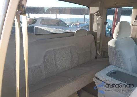 1997 GMC Sierra 1500 Sl Wideside z USA, uszkodzony, nr VIN 1GTEC19M1VE524695